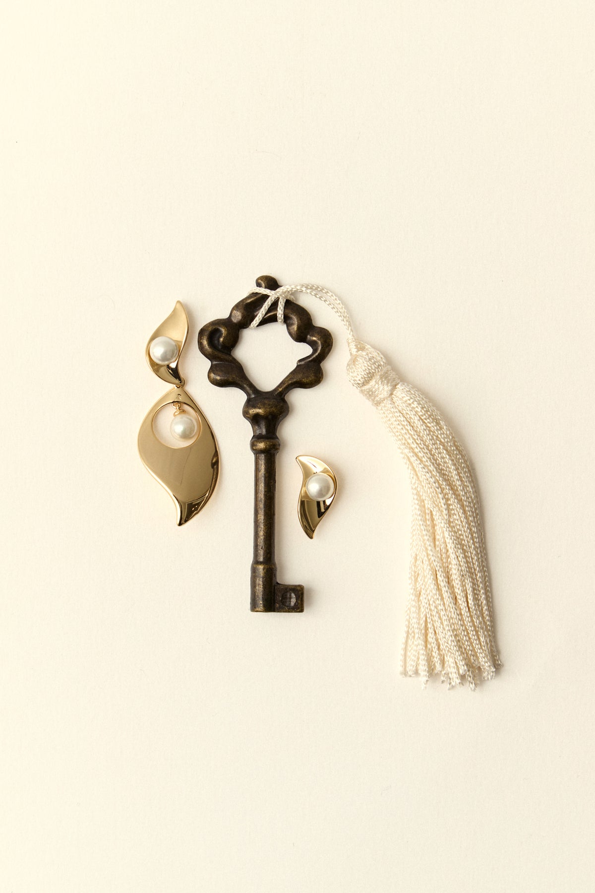 Editorial SOIE earrings by Balbino